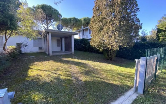 Familiar House With Fenced Garden in Bibione