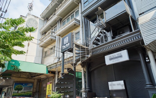 The Bob Hostel Бангкок вид на фасад