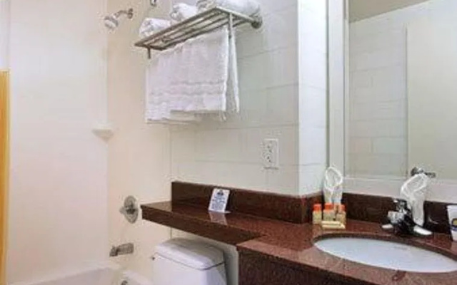 Days Inn Bronx Near Stadium