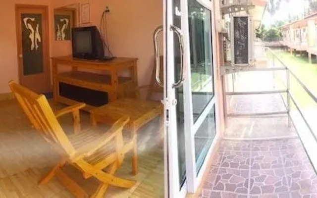 Palm Payom Village Resort