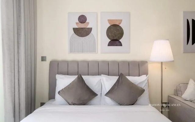 10mins From Dubai Mall Studio With a Large Balcony