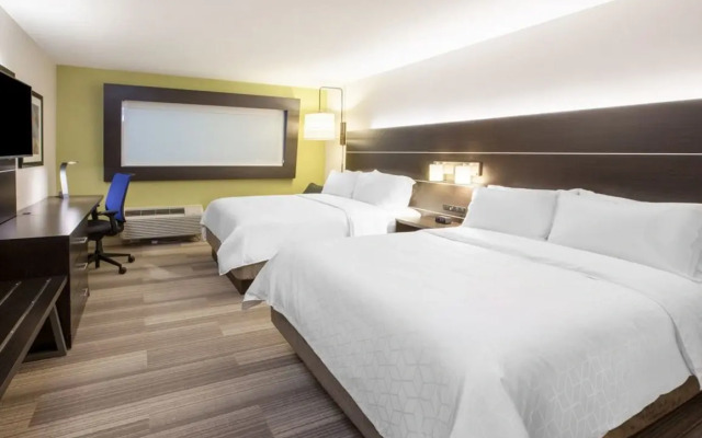 Holiday Inn Express & Suites Redding by IHG