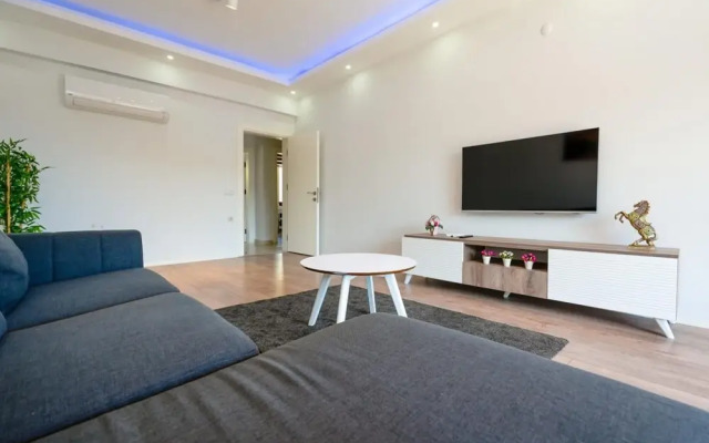 Modern Flat Near Public Transportation in Kemer