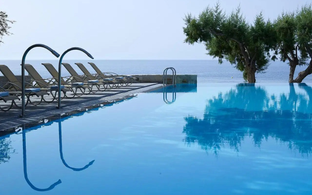 Kakkos Bay Hotel & Bungalows