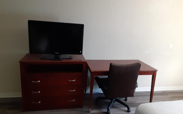 Days Inn by Wyndham Ozark