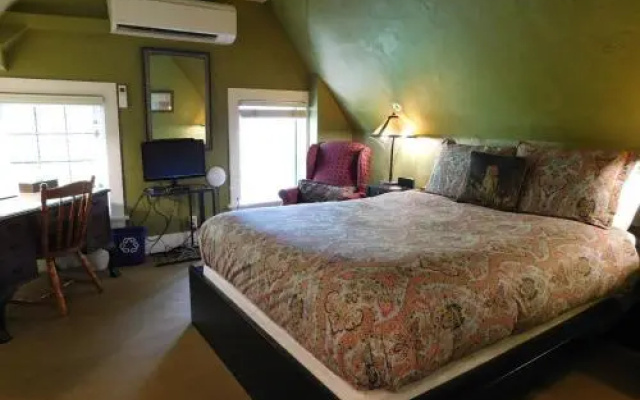 Bacon Mansion Bed and Breakfast