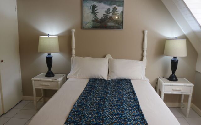 Отель Island Suite at Hermosa Village комната для гостей