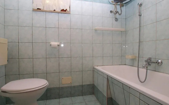Apartment 1382