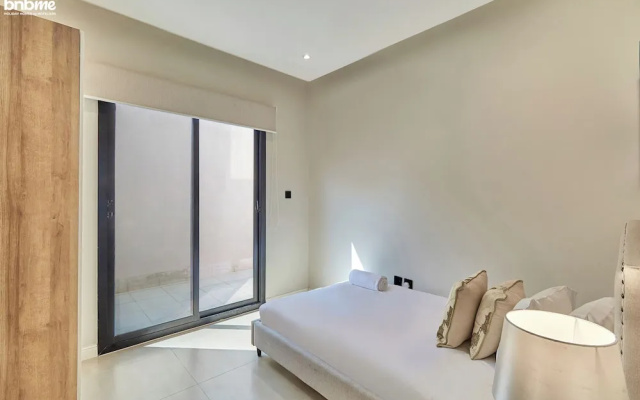 bnbmehomes-3BR Apt with Pvt Balcony-B1