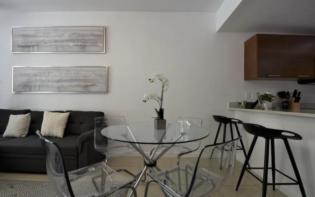 Lovely apt in the heart Midtown