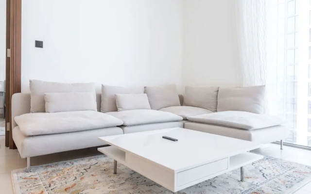 Chic 2 bed Apartment in Sobha Creek Vistas