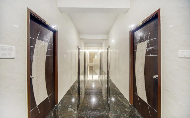 OYO 77065 Jeyam Residency Near Paradise Beach