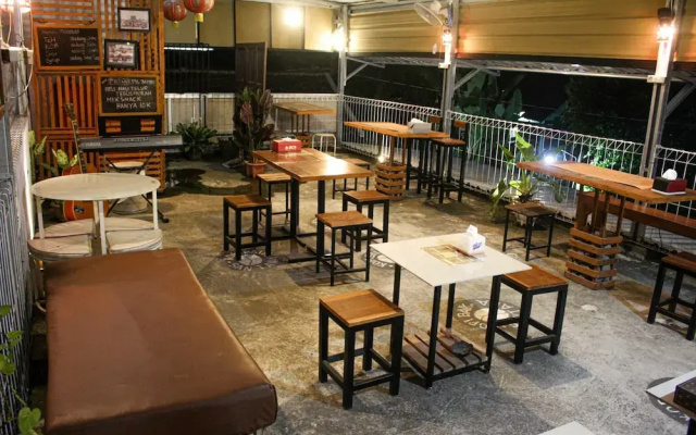 Santana Guest House by OYO Rooms