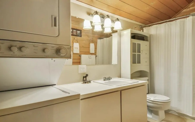 Cluster Cabin 26