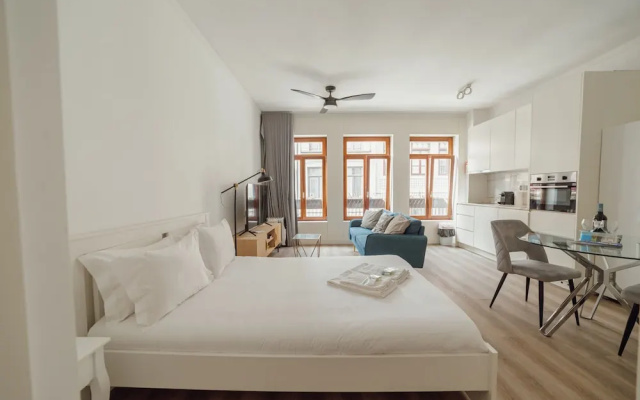 Downtown Comfort Apartment by Vacationy