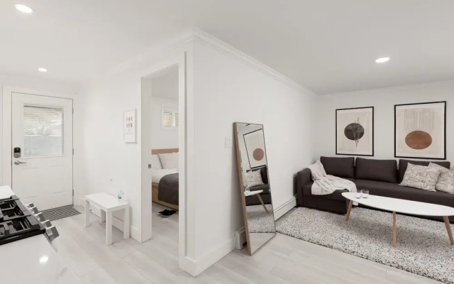 Newly Renovated and Tastefully Furnished 1 BD- 1bath Suite