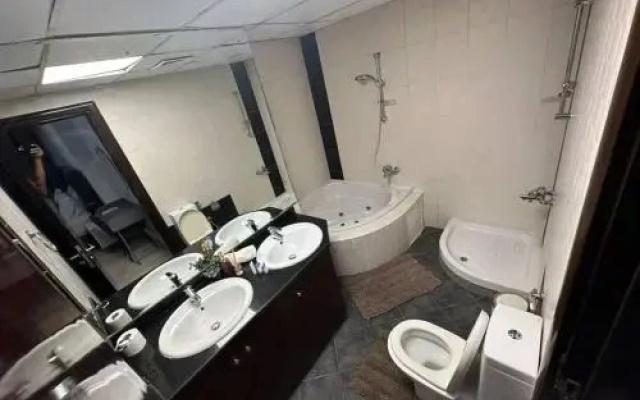 "Lux Bnb 2.5bd Amazing Marina Views"