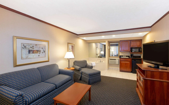 Ramada by Wyndham Midtown Grand Island