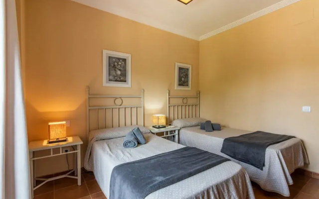 Golfside Comfort With Terrace & Pool