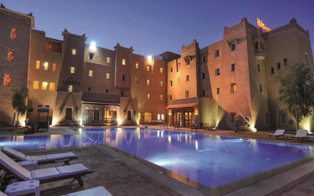 Отель ibis Ouarzazate Centre Марокко, Уарзазат - отзывы, цены и фото номеров - забронировать отель ibis Ouarzazate Centre онлайн вид на фасад
