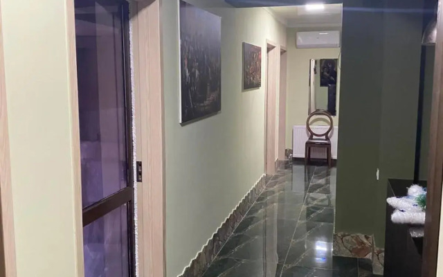 Art Hole