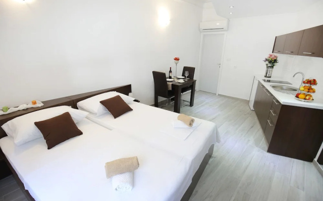 Deluxe Mkc Apartments