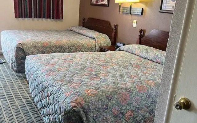 Aaron Motel