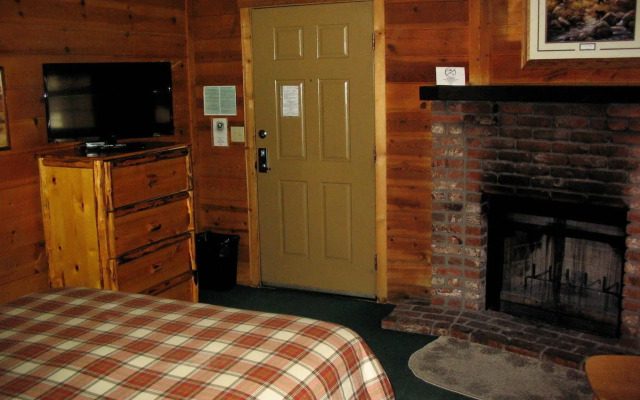 Cozy Hollow Lodge