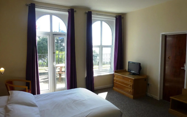 Esplanade Hotel - Clacton On Sea (Beachfront Hotel) by OYO