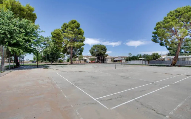 Rosamond Vacation Rental w/ Grill, Near Vineyards!