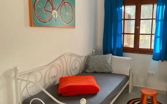 Apt - Sleeps 5 - Pets Ok - Balcony - Parking
