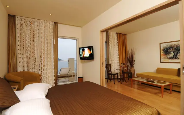 Akrotiri Beach Resort & Spa - Adult Friendly
