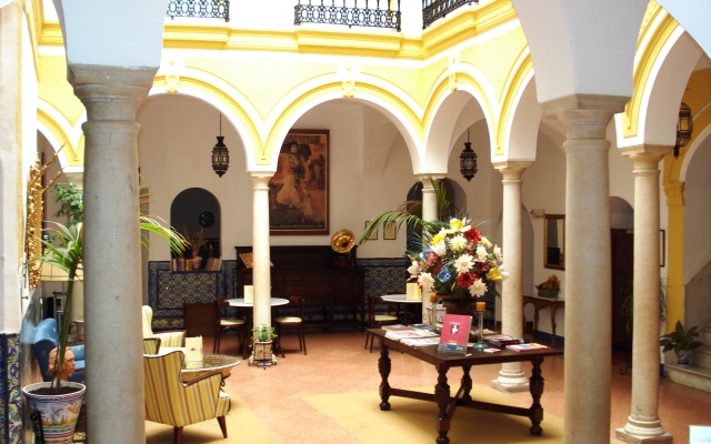 Abanico Hotel вид на фасад