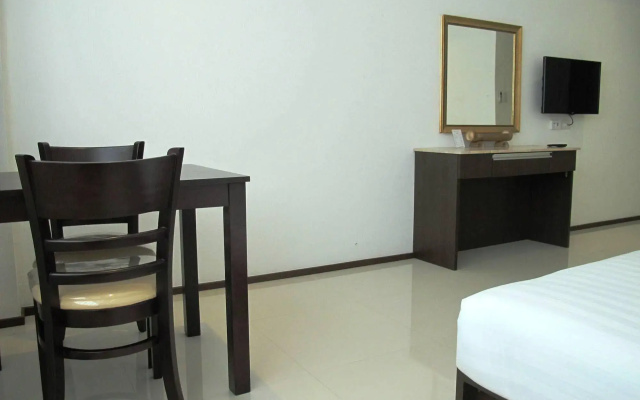 Townhouse Oak Vera Hotel Near Clark International Airport