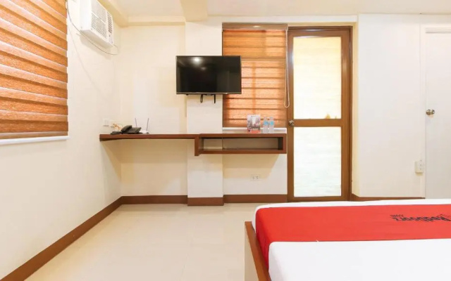 RedDoorz Plus near Uptown BGC Mall