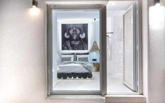 Portara Seaside Luxury Suites