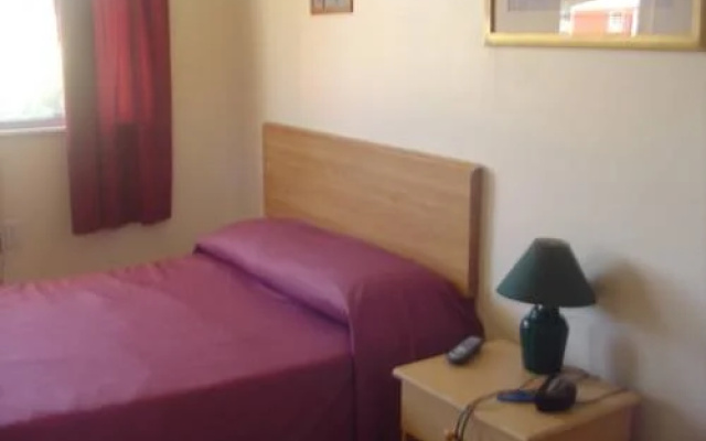Majestic Motel