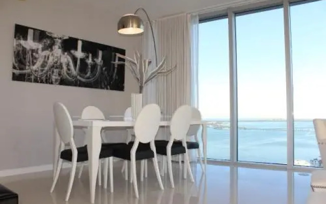 Luxury 5-star Condo @39th floor in Icon Brickell 2b/2b