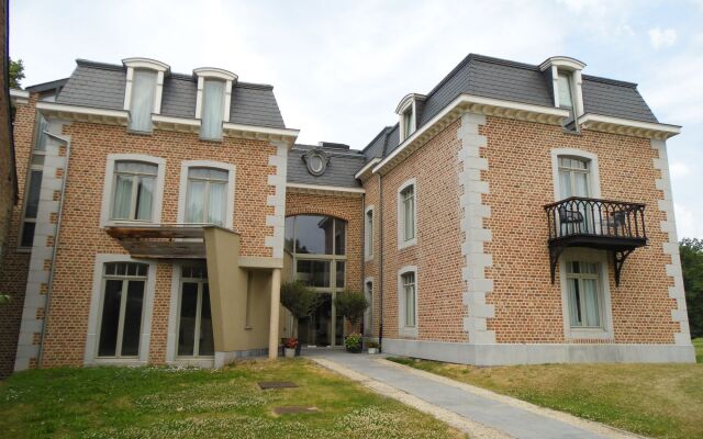 Отель Château de Bernalmont The place to stay Бельгия, Льеж - отзывы, цены и фото номеров - забронировать отель Château de Bernalmont The place to stay онлайн вид на фасад