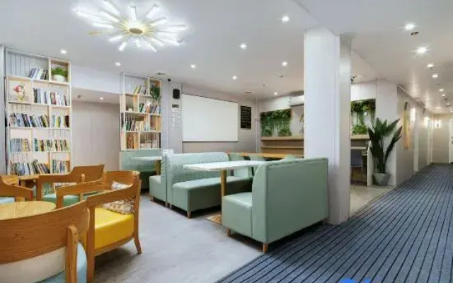 Mijia Youth Hotel (Shanghai Hongqiao Luohe Luo Shop)