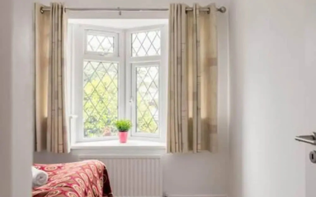 Tudor House Kingston Luxury 5 bed Villa