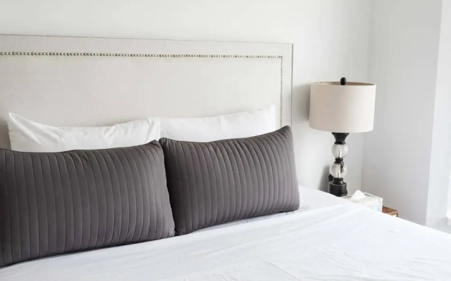 Luxury Stay at the Finest Downtown Neighborhood