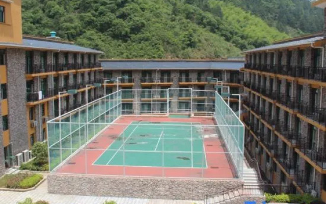 Wolong International Hotel