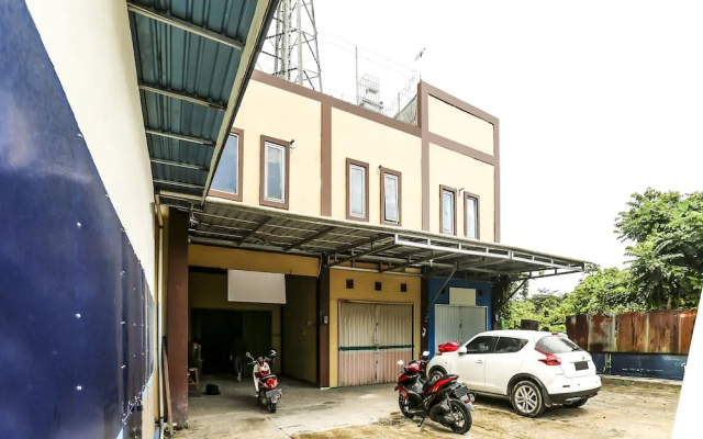 OYO 90825 Hotel Lizha 2