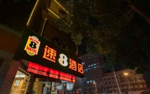Super 8 Hotel