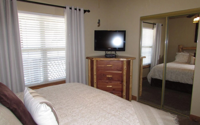 Condo B-8 3 Bedroom Condo by Redawning