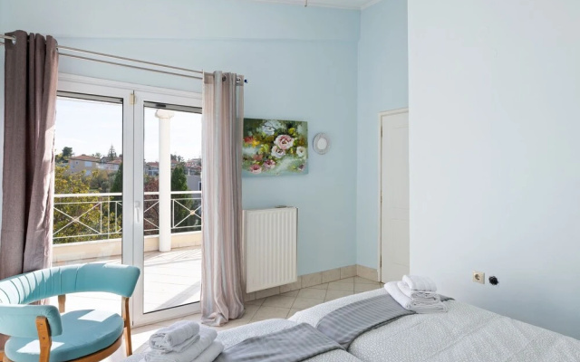 Enchanting Villa in Chalcis with Terrace