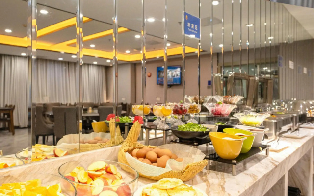 Super 8 Select Hotel (Yangzi Jiang Road Hongshan Park Branch)