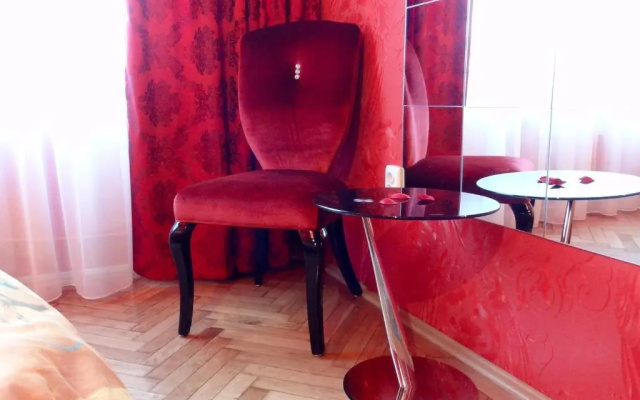 Amour Rouge Suite (Adults Only)