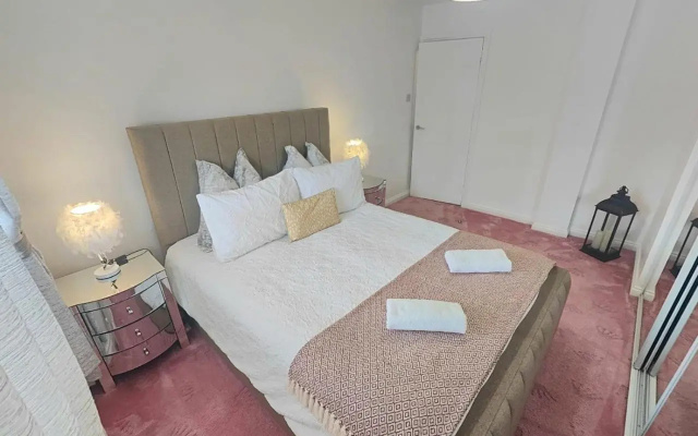 Lovely 2 Bedroom Modern Ground Floor Flat